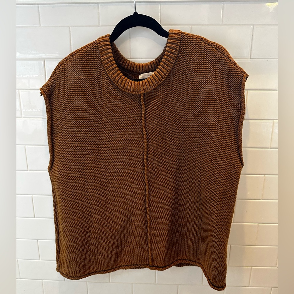 Women's Ribbed Knit Sleeveless Sweater Vest - Brown